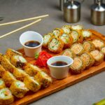Sojasauce und Wasabi beim Sushi essen