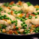 Blumenkohl mit Röstkartoffeln und Erbsen