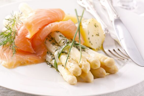 Spargel mit Räucherlachs und mit Salzkartoffeln - Genuss-Suche.de Spargel mit Räucherlachs und mit Salzkartoffeln - Genuss-Suche.de