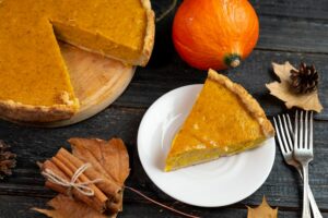 Pumpkin Pie ist ein Kürbiskuchen und in den USA zu vielen Anlässen ein Muss