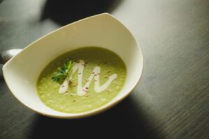 Brokkolisuppe mit Sahne ist eine sehr gesunde Vorspeise mit viel Vitamin C